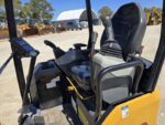 Mini-Pelle Caterpillar 301.7CR d’Occasion – 1,8T (2021) avec 3 Godets et Remorque – Image 5