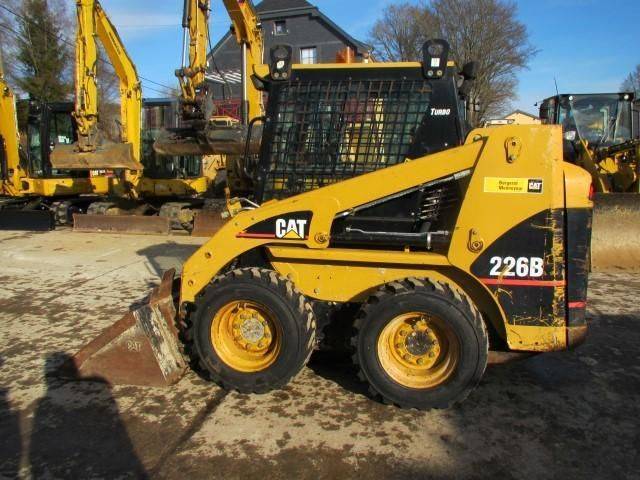 B3 Chargeuse compacte Caterpillar 226B – 2005 – Image 1