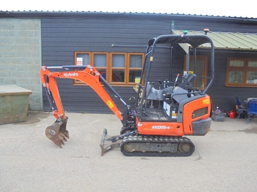 Kubota-KX015-4-005-1 Kubota KX015-4 d’Occasion (2018) – Mini-Pelle 1,5 T Révisée avec 3 Godets – 1 394 h – Image 1