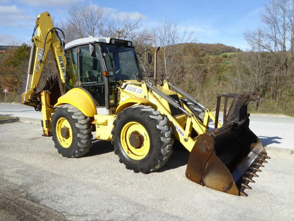 6-13-4 2005 NEW HOLLAND LB 115 B Tractopelle – Image 1