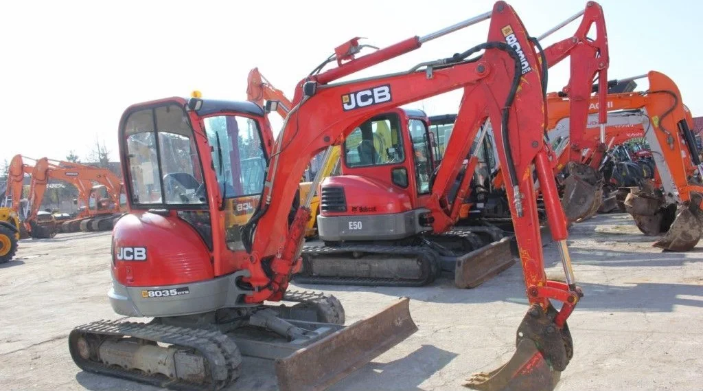 j1-1-4 JCB 8085 + 3 GODETS – Mini Pelle 3,5T – Image 1